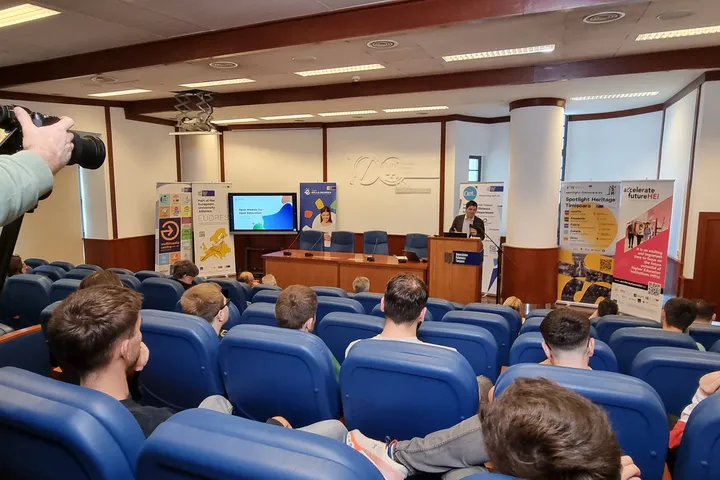 UPT, prin DeL în cadrul E³UDRES² Ent-r-e-novators: Peste 1.400 de participanți la evenimente internaționale, 5 cursuri de competențe, consolidând Citizen Science și Comunitatea academică prin Competențe Digitale în Inteligență Artificială